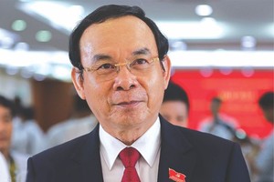 市委書記阮文年。