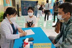 对逾50所学校展开卫生检查工作