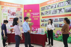 芹耶县公益服务一成员有限责任公司党委着重为工人建设胡志明 文化空间。