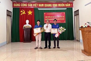 两名勇敢救人青年获表彰