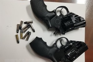 被查获的军用武器。（图：越通社）