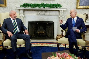 巴西总统卢拉（左）与美国总统拜登。（图：推特）