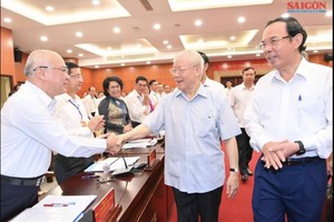 党中央总书记阮富仲于2022年9月23日探望并与本市举行工作会议。