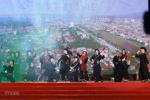 “谅山之春”开幕式文艺表演节目。（图：越通社）