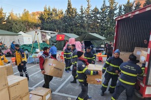 运达土耳其阿德亚曼市医院的医疗用品。（图：公安部）