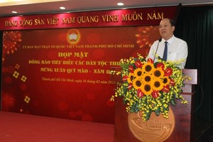 市委副书记阮胡海致词。