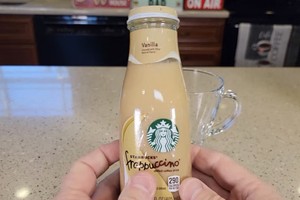 美国食品和药物管理局(FDA)称，在一些星巴克咖啡饮料中发现玻璃碎片后，已召回超过2万5000箱星巴克咖啡饮料。（图：互联网）