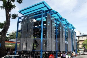 位于河内市阮功着街32号的高层停车场。