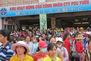 越南宝元公司工人下班回家。（图：双黄）