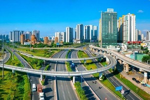 守德市一瞥。 （东江摄）