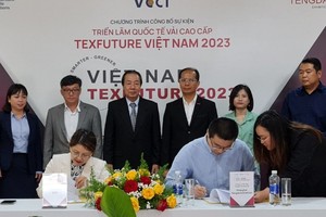 STS 公司与中国腾达展览公司签署合作备忘录。