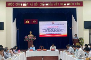 市祖国阵线委员会召开的「提高越南祖国阵线委员会的角色和人民检察党组织、党员和各级政府的活动」专题会议。