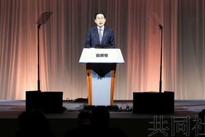 2月26日上午，首相岸田文雄在东京某宾馆举行的自民党大会上演讲。（图：共同社）