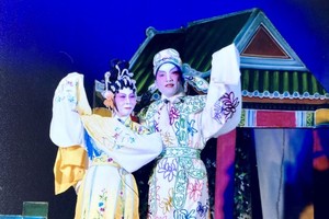 粤剧下周日演出。