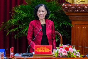 中央组织部长张氏梅在会议上发表讲话。（图：俊光）