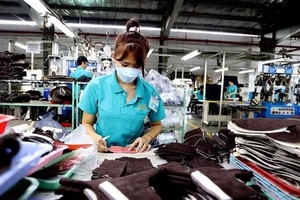 企业努力克服困难为劳工创造就业。