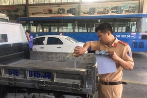 市交警支援登检工作