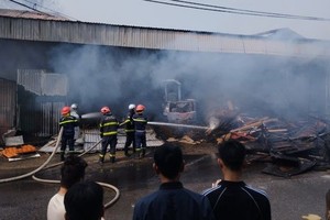 及时扑灭加油站附近发生火警