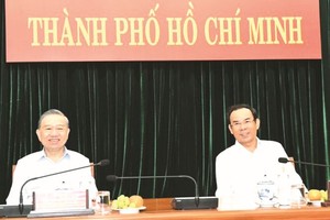 公安部长与市委常务处举行会议