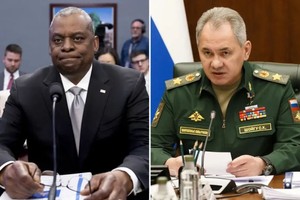 图为俄国防部长绍伊古（右）与美国国防部长奥斯汀（左）。（图：互联网）