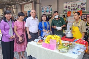 第五郡举办"以心下厨"男子下厨比赛