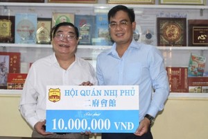 福建二府会馆支持赠报活动