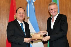 促进本市与布宜诺斯艾利斯合作关系