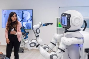 护理机械人可对患者诊断护理和治疗。（图：互联网）