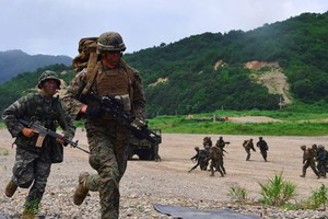韩美联合登陆演习一隅。（图：AFP）