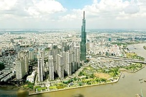 胡志明市崭新繁荣的市容辉映着越南欣欣向荣的社会经济。