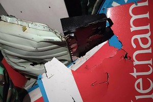 坠毁直升机的部分残骸。（图：T.P）