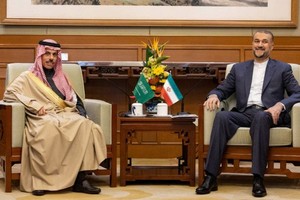 沙特外交大臣费萨尔与伊朗外长阿卜杜拉希扬，4月6日在北京举行七年多以来首次两国外长正式会晤。（图：AFP）