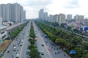 市人委会建议文体与旅游部审议并对守德市从西贡桥至守德四岔路口的河内公路路段易名为武元甲街提意见。（图：H.A）