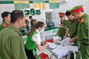 林同省公安力量在检查F88金融公司的一个经营单位。（图：警方提供）