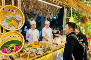 众多市民前来参加美食文化节。