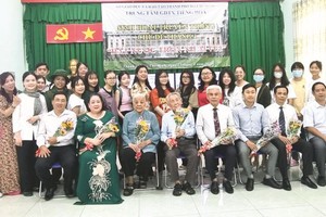 教育年轻人弘扬爱国精神