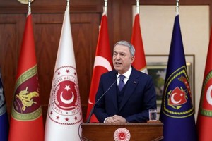 土耳其国防部长阿卡尔。（图：路透社）