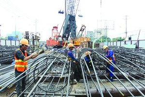 本市加大推展各公共投资项目的融资力度。