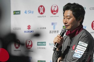 日本ispace社长袴田武史称无法确认登月舱在月球表面着陆。4月26日凌晨2点33分摄于东京都江东区的日本科学未来馆。（图：共同社）