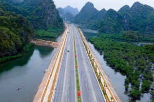 这是位于广宁省的最美环海路线。（图：VNN）