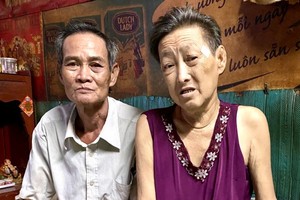 无精打采的杨美芬和丈夫。