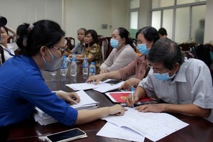 守德市向环市三路项目民众支付补偿款