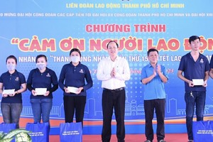 赠送一千份礼物感谢劳动者