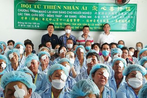 崇华华文中心董事会爱心善行