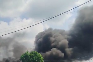 古芝县某存车埸失火