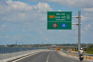 芽庄-甘林及永好-藩切高速路投入运营 