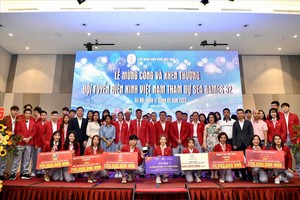 第32届东运会的国家田径队举行庆功宴与颁奖仪式。（图：新河内报）