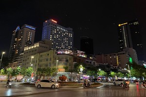 为了省电晚上10时起关闭广告照明