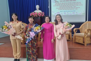 推进学习胡志明思想、道德榜样运动