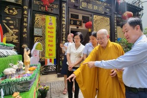 第五郡领导拜访各寺庙、精舍